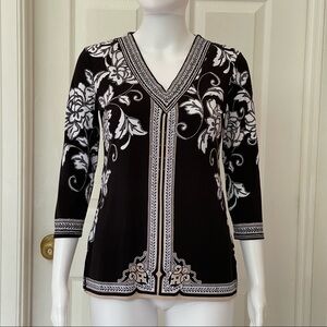 JM Collection Petite Women’s V-neck Top size Small